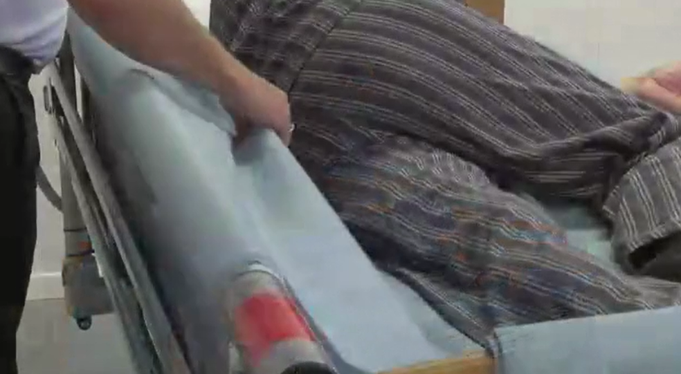 Skift engangstræklagen med borger i sengen med VENDLET V5S