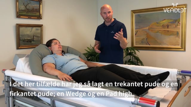 Helkropslejring i den siddende stilling i sengen